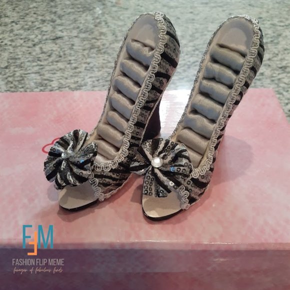 3 Piece Sofa and High Heels Jewelry Box and Ring Holders Set - Picture 5 of 12